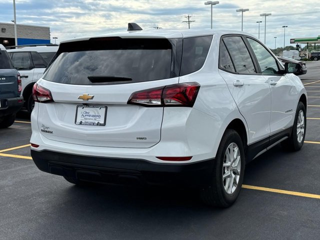Used 2023 Chevrolet Equinox LS w/ LS Convenience Package AWD/4WD image 3