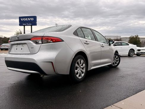 Used 2020 Toyota Corolla LE image 2