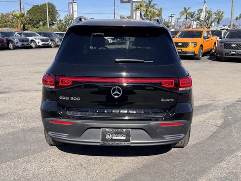 Used 2023 Mercedes-Benz EQB 300 4MATIC image 11