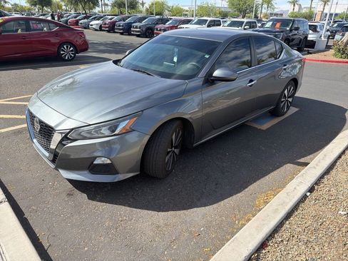 Used 2021 Nissan Altima 2.5 SV image 1
