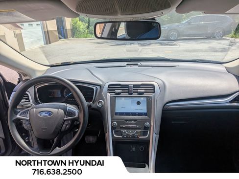 Used 2020 Ford Fusion SE FWD image 6