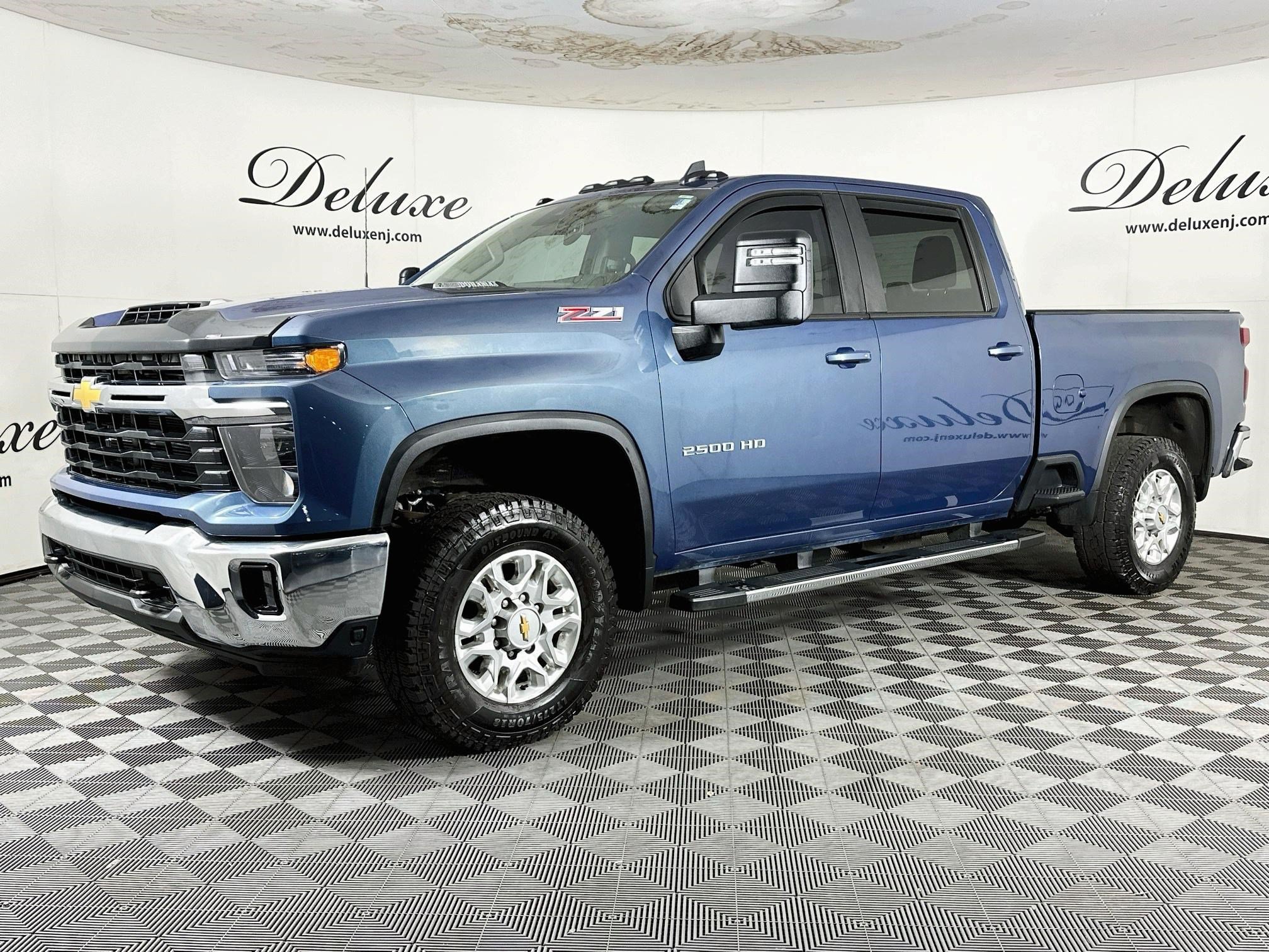 Used 2024 Chevrolet Silverado 2500 LT AWD/4WD image 3