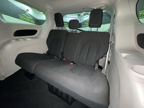 Used 2021 Chrysler Pacifica Touring w/ Cold Weather Group image 28