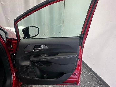 New 2025 Chrysler Pacifica Select w/ Fav Edition Package image 20