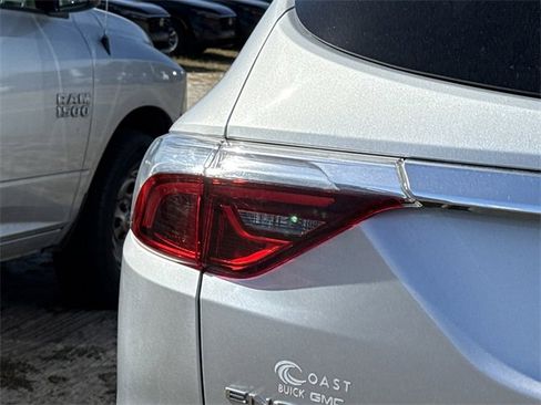 Used 2022 Buick Enclave Essence w/ Sport Touring Edition image 9