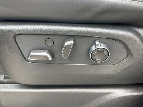 Used 2024 Cadillac Escalade ESV Premium Luxury Platinum image 10