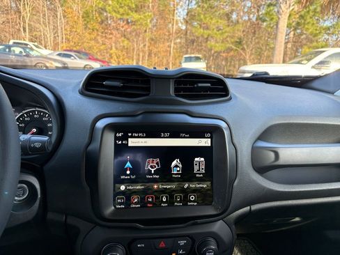 Used 2023 Jeep Renegade Latitude image 23