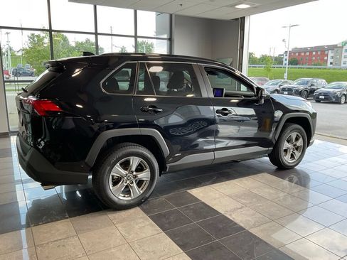 Certified 2025 Toyota RAV4 LE AWD/4WD image 5