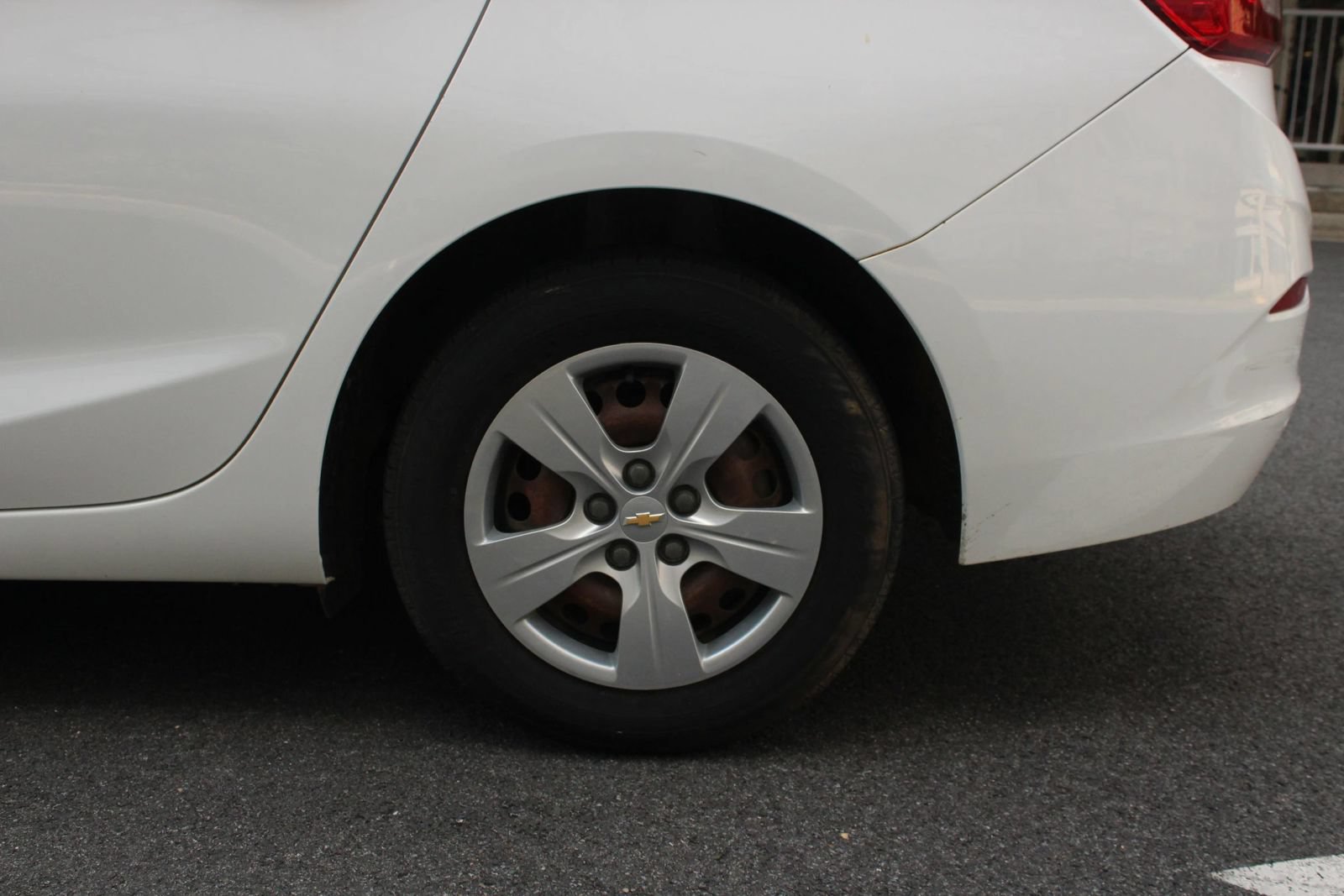 Used 2018 Chevrolet Cruze LS FWD image 9