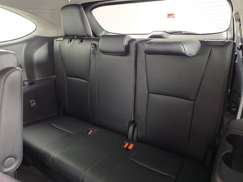 Used 2024 Toyota Highlander Limited FWD image 28