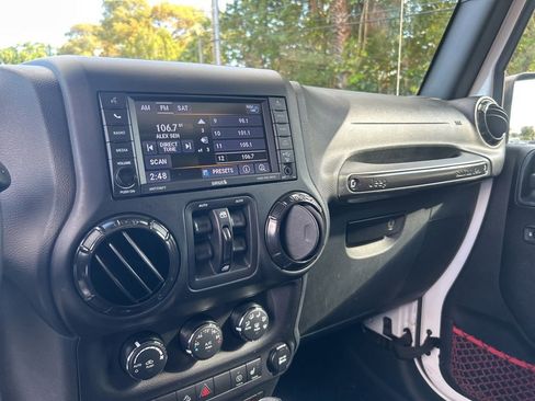 Used 2018 Jeep Wrangler Unlimited Rubicon image 11