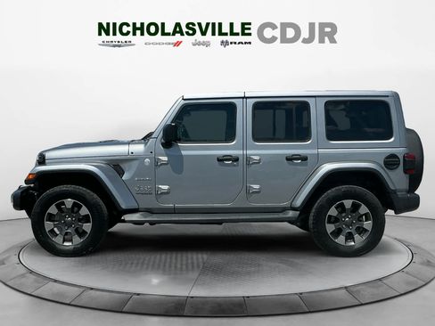 Used 2018 Jeep Wrangler Unlimited Sahara w/ LED Lighting Group AWD/4WD image 2