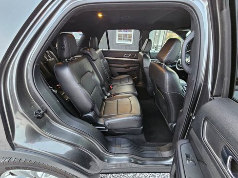 Used 2018 Ford Explorer XLT w/ Equipment Group 202A image 30