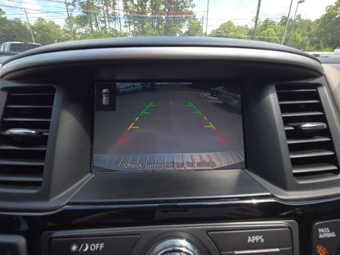 Used 2018 Nissan Pathfinder SV FWD image 21