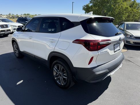 Used 2021 Kia Seltos LX AWD/4WD image 5