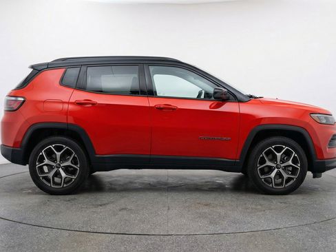Used 2025 Jeep Compass Limited AWD/4WD image 8