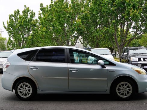 Used 2012 Toyota Prius V Three FWD image 10