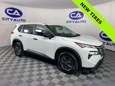 Used 2024 Nissan Rogue S FWD image 1
