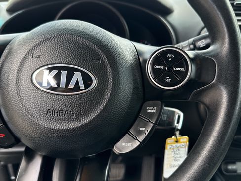 Used 2018 Kia Soul + FWD image 23