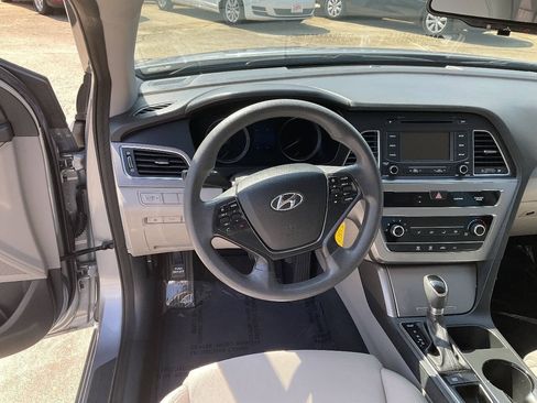 Used 2015 Hyundai Sonata SE w/ Option Group 09 FWD image 14