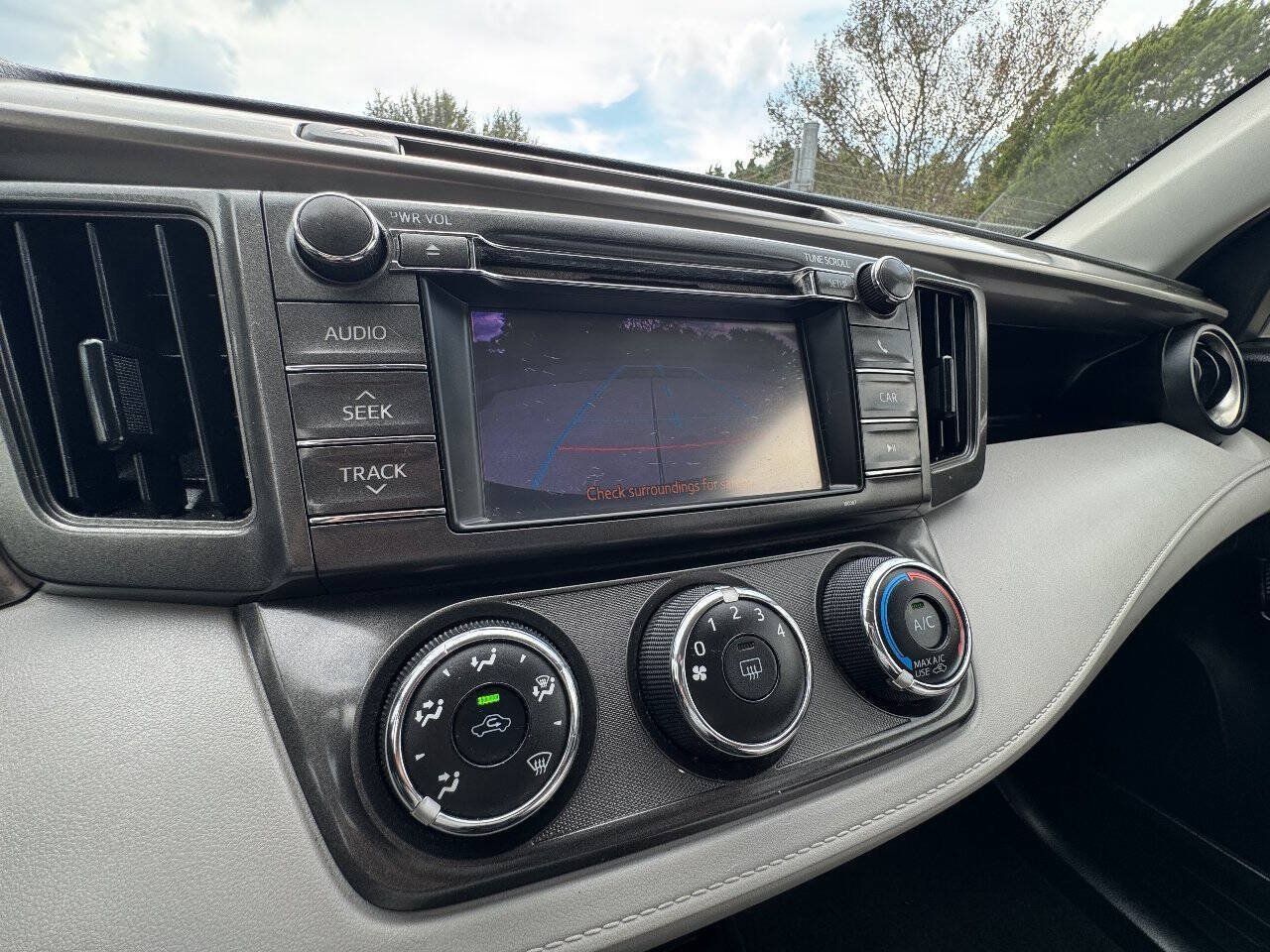 Used 2013 Toyota RAV4 LE FWD image 40