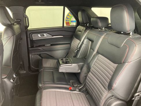 Used 2025 Ford Explorer ST-Line w/ ST-Line Street Pack AWD/4WD image 18