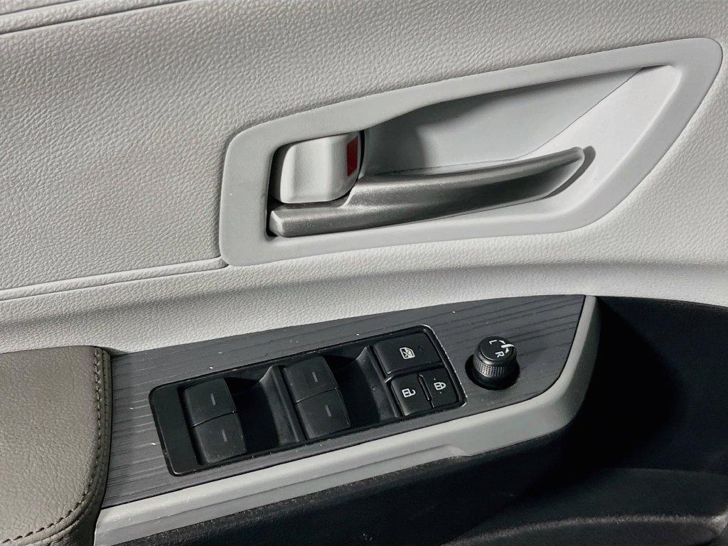 Certified 2025 Toyota Sienna XLE FWD image 16
