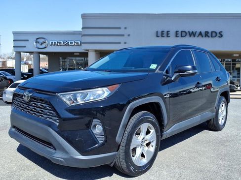 Used 2019 Toyota RAV4 XLE image 1