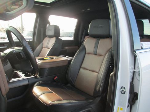 Used 2022 Chevrolet Silverado 2500 High Country w/ Technology Package image 19