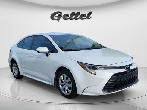 Certified 2025 Toyota Corolla LE FWD image 3