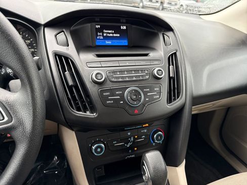 Certified 2017 Ford Focus SE image 18