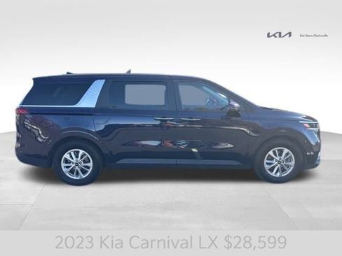 Certified 2023 Kia Carnival LX image 9
