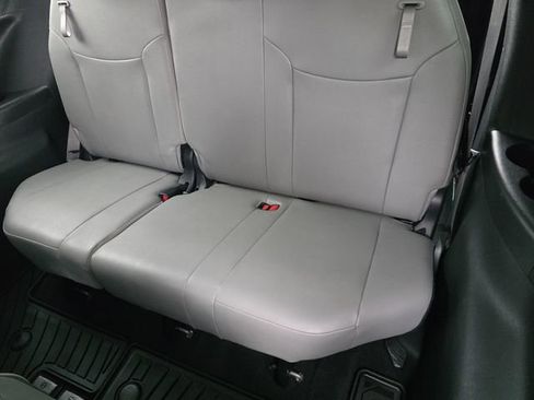Used 2025 Toyota Sienna XLE FWD image 24