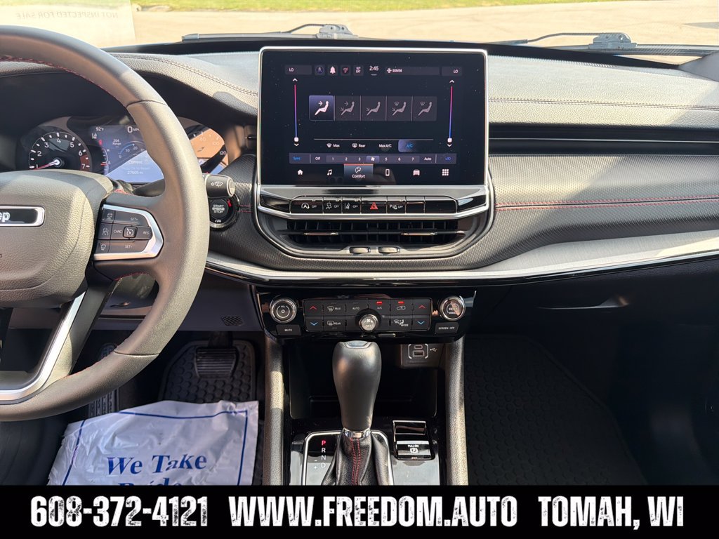 Used 2025 Jeep Compass Trailhawk AWD/4WD image 17