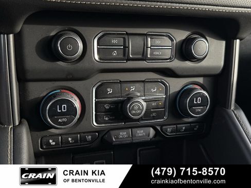 Used 2023 Chevrolet Suburban Premier image 18