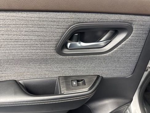 Used 2023 Nissan Rogue SV image 37