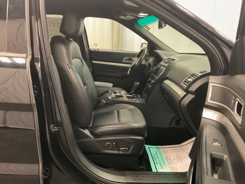 Used 2016 Ford Explorer XLT w/ Equipment Group 202A AWD/4WD image 29