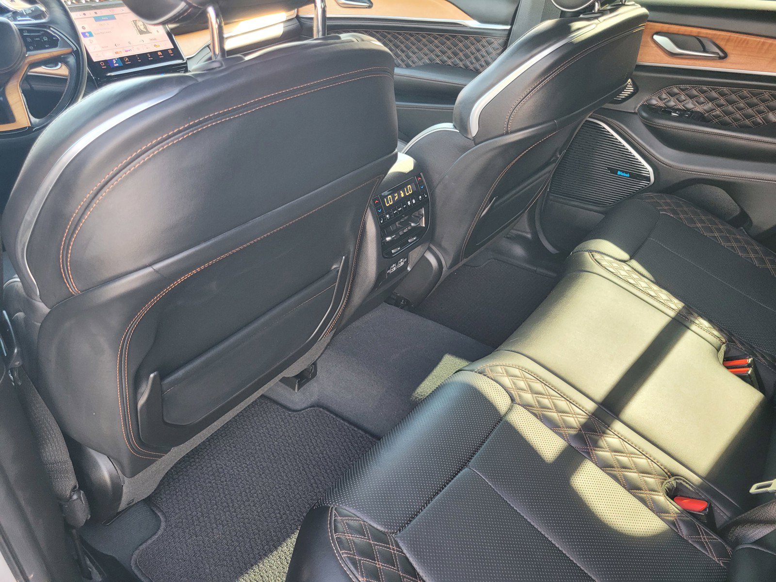 Used 2023 Jeep Grand Cherokee Summit AWD/4WD image 11