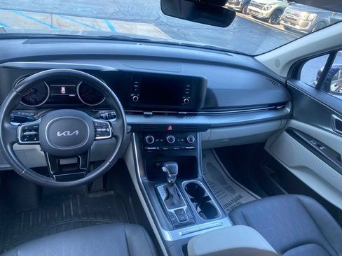 Used 2024 Kia Carnival LX FWD image 17