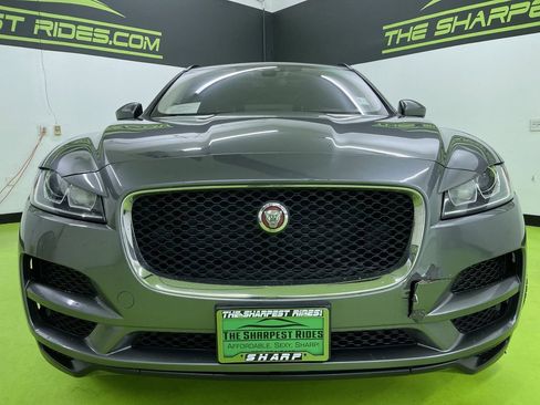Used 2017 Jaguar F-PACE Premium image 3
