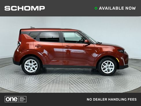 Used 2025 Kia Soul LX w/ LX Technology Package FWD image 1