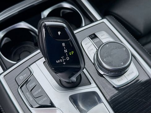 Used 2019 BMW 750i RWD image 14