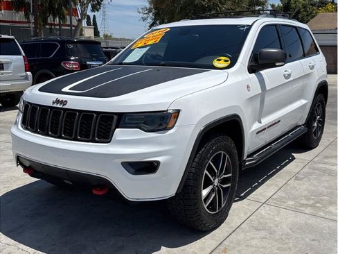 Used 2018 Jeep Grand Cherokee Trailhawk w/ Trailhawk Luxury Group AWD/4WD image 3