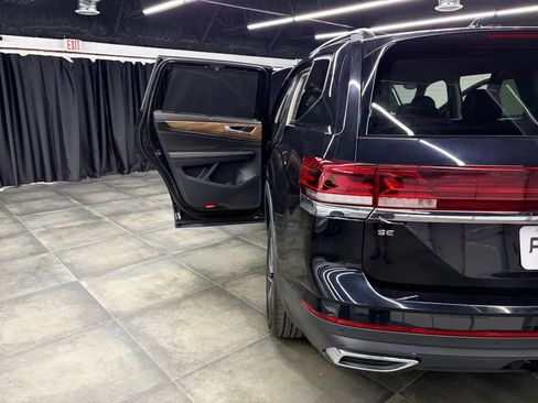 Used 2025 Volkswagen Atlas SE AWD/4WD image 40