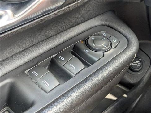 Used 2024 GMC Terrain SLT FWD image 12