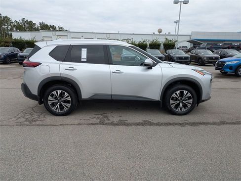 Used 2023 Nissan Rogue SV w/ SV Premium B Package image 2