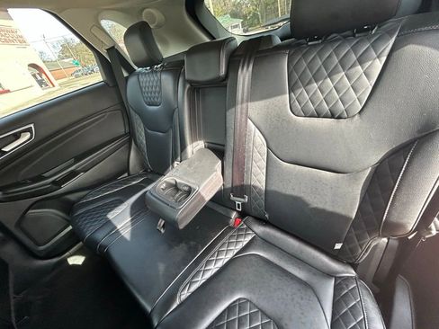 Used 2024 Ford Edge Titanium image 19