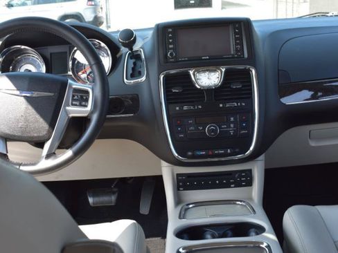 Used 2013 Chrysler Town & Country Touring-L w/ Entertainment Group #2 FWD image 23