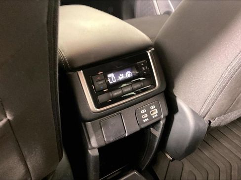 Used 2023 Subaru Ascent Premium w/ Convenience Package AWD/4WD image 9