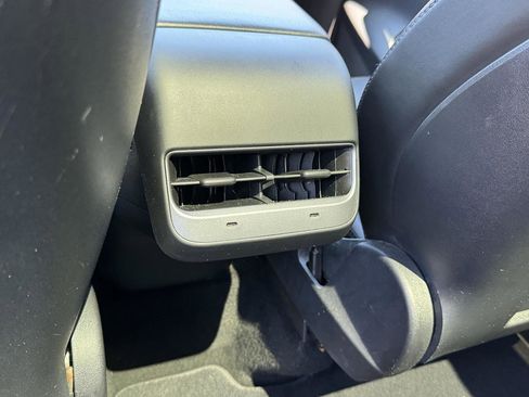 Used 2020 Tesla Model Y Long Range image 23